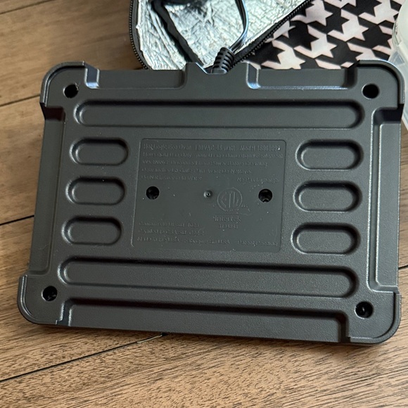 HotLogic Cook/Heat Bag *WALL PLUG ONLY*with heat plate/glass dish&lid. - Picture 4 of 15